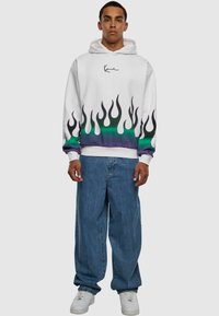 Karl Kani SMALL SIGNATURE FLAME OS - Kapucnis pulóver - white