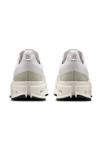 On Väglöparskor - white   white