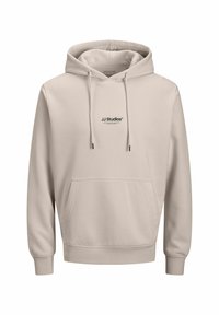 Beige Kapuzenpullover aus weichem Stoff, mit Kängurutasche, verstellbarem Kapuzenzug und kleinem schwarzem Logo auf der Brust.