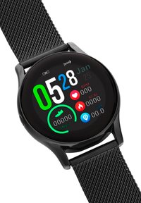 Montre intelligente ronde avec un bracelet en mailles métalliques noires. Dispose d'un affichage numérique avec des indicateurs colorés pour l'heure, la fréquence cardiaque, les pas et les calories.