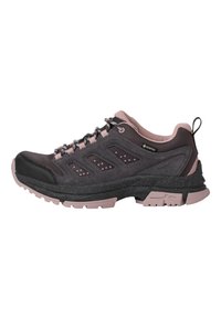 Schwarze und rosa Wanderschuhe mit einer strukturierten Oberseite, Mesh-Einsätzen, verstärktem Zeh und einer massiven Sohle mit geflecktem Design.