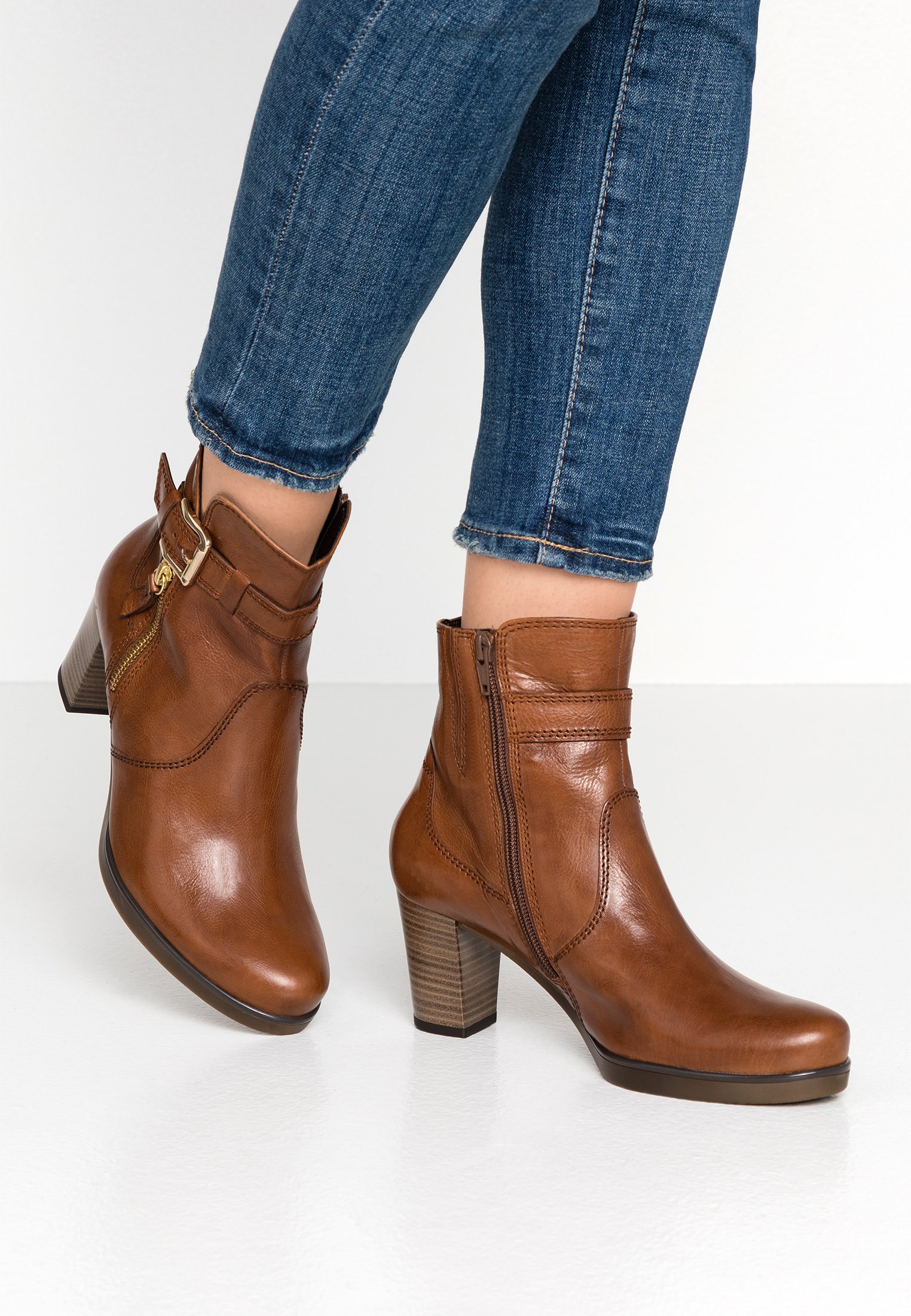 WIDE FIT Korte laarzen cognac WIDE FIT Korte laarzen cognac