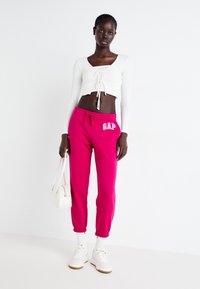 GAP HERITAGE JOGGER - Træningsbukser - bright beet