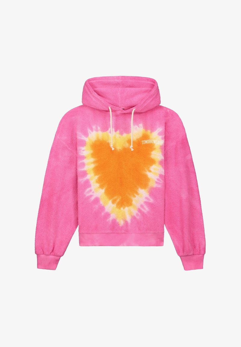 Roze hoodie met een fuzzy textuur, voorzien van een hartjespatroon in oranje en geel. De trekkoorden en geribde manchetten maken het ontwerp compleet.