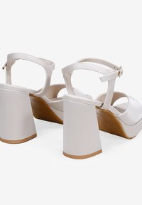 Bosanova Sandali con tacco - beige