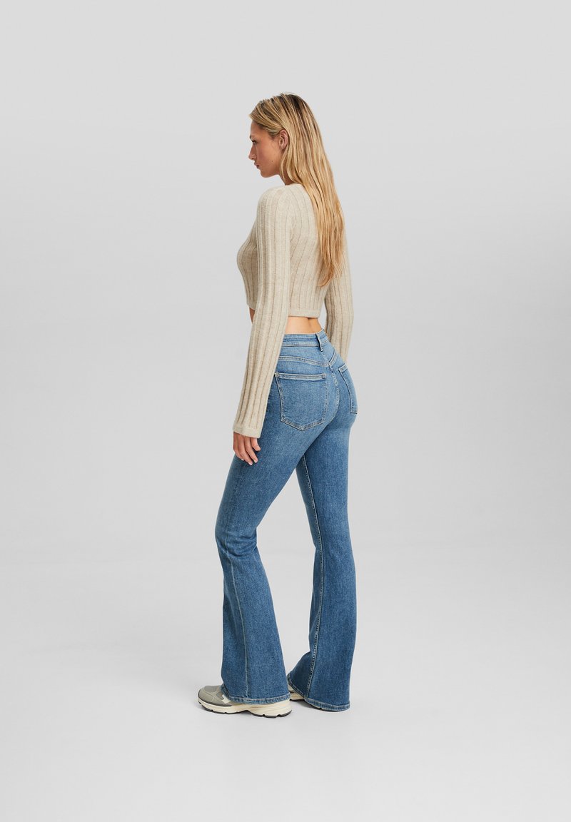 Bershka Bootcut jeans - light blue denim/light-blue denim - Zalando.de