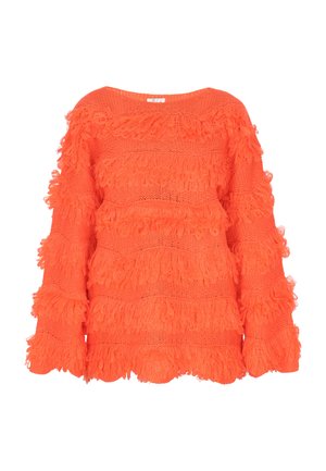 Lys orange strikket sweater med frynse detaljer langs vandrette striber. Har lange ærmer og en bred halsudskæring, med en struktureret finish.