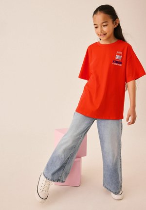 Next, REGULAR FIT - T-SHIRT - T-shirt con stampa - red kimchi