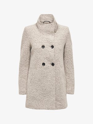 Abrigo cruzado de mezcla de lana beige claro texturizado con cuello alto, botones negros y bolsillos laterales ribeteados.