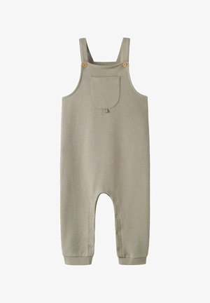 Beżowy prążkowany kombinezon dla niemowląt z przednią kieszenią, drewnianymi paskami na guziki oraz zatrzaskami wzdłuż wewnętrznych nóg ułatwiającymi zmianę pieluchy.