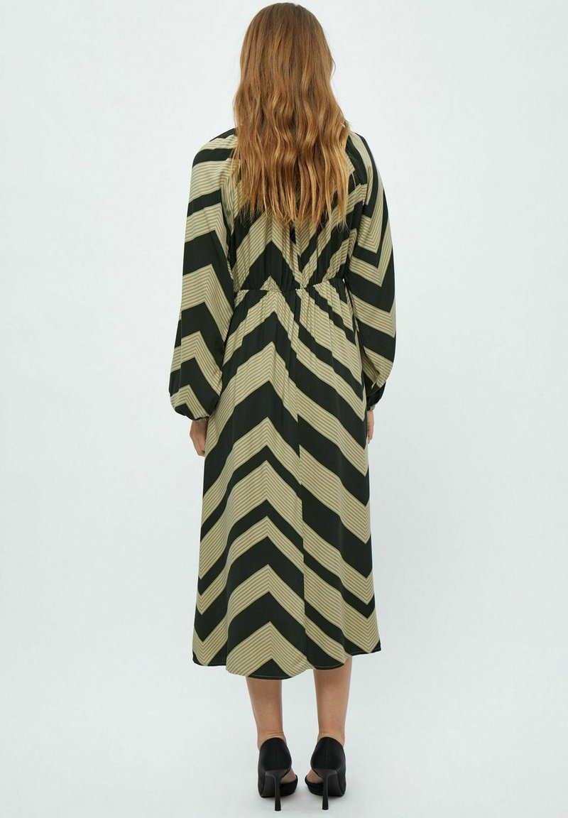Minus JALIA BALLOON LONG SLEEVE - Day dress - jungle green print/green - Zalando.ie Minus JALIA BALLOON LONG SLEEVE - Day dress - jungle green print/green - Zalando.ie