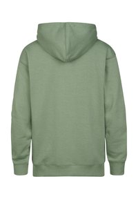 Grøn hættetrøje med blød tekstur, der har hætte, lange ærmer og ribstrikkede manchetter. Simpelt design uden synlige mønstre eller detaljer.