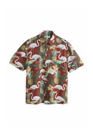 Koszula na guziki z krótkim rękawem i tropikalnym nadrukiem przedstawiającym białe flamingi, ananasy, zielone liście i żółte kwiaty na rdzawej bazie.