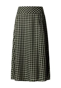 Gonna a quadri bianca e nera con forma ad A, caratterizzata da una cintura larga e un design plissettato, realizzata in tessuto leggero.
