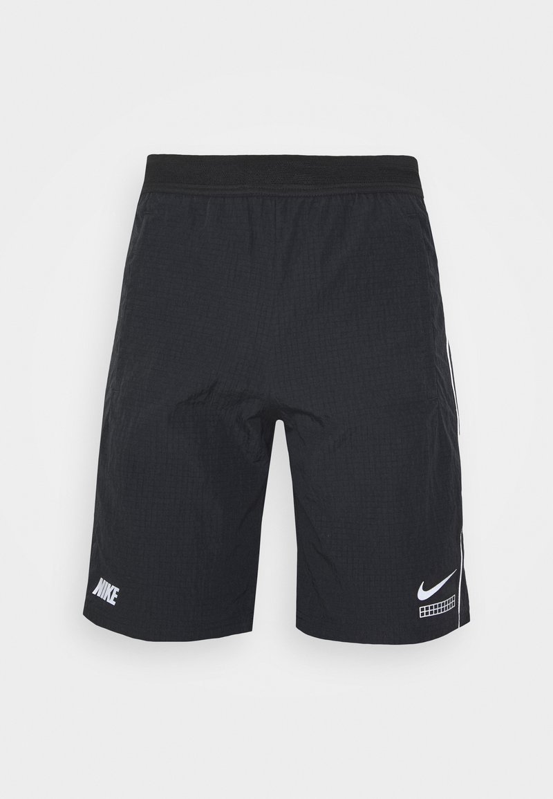 Shorts Nike noirs avec une finition texturée, dotés d'une large ceinture élastique et de accents de logo blancs sur le bas gauche et les coutures latérales.