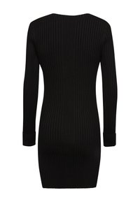 Musta ribbineuloksinen mekko, jossa pitkät hihat ja pyöristetty selkäosa. Kangas on teksturoitu ja suunniteltu istuvaa siluettia varten.