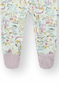 Leggings para bebé en tela suave con un estampado multicolor de naturaleza. Con puños rosas en los pies, diseñados para la comodidad.