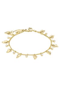 Gouden armband met kleine hartvormige bedels en heldere kristallen, met een gedraaide schakelontwerp en een schaarhaaksluiting.