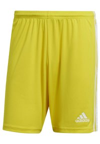 Geel sportshorts van lichtgewicht stof; beschikt over witte zijstrepen en een reliëflogo in de rechterbenedenhoek.