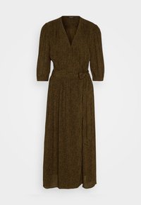 Robe midi marron avec un imprimé léopard subtil, col en V, manches trois-quarts et ceinture nouée à la taille.