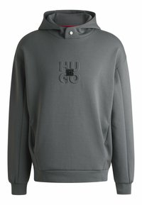 Grå hætte sweatshirt lavet af blødt stof, med en rund frontlomme, ribbede ærmer og et præget "HUGO" logo på brystet.