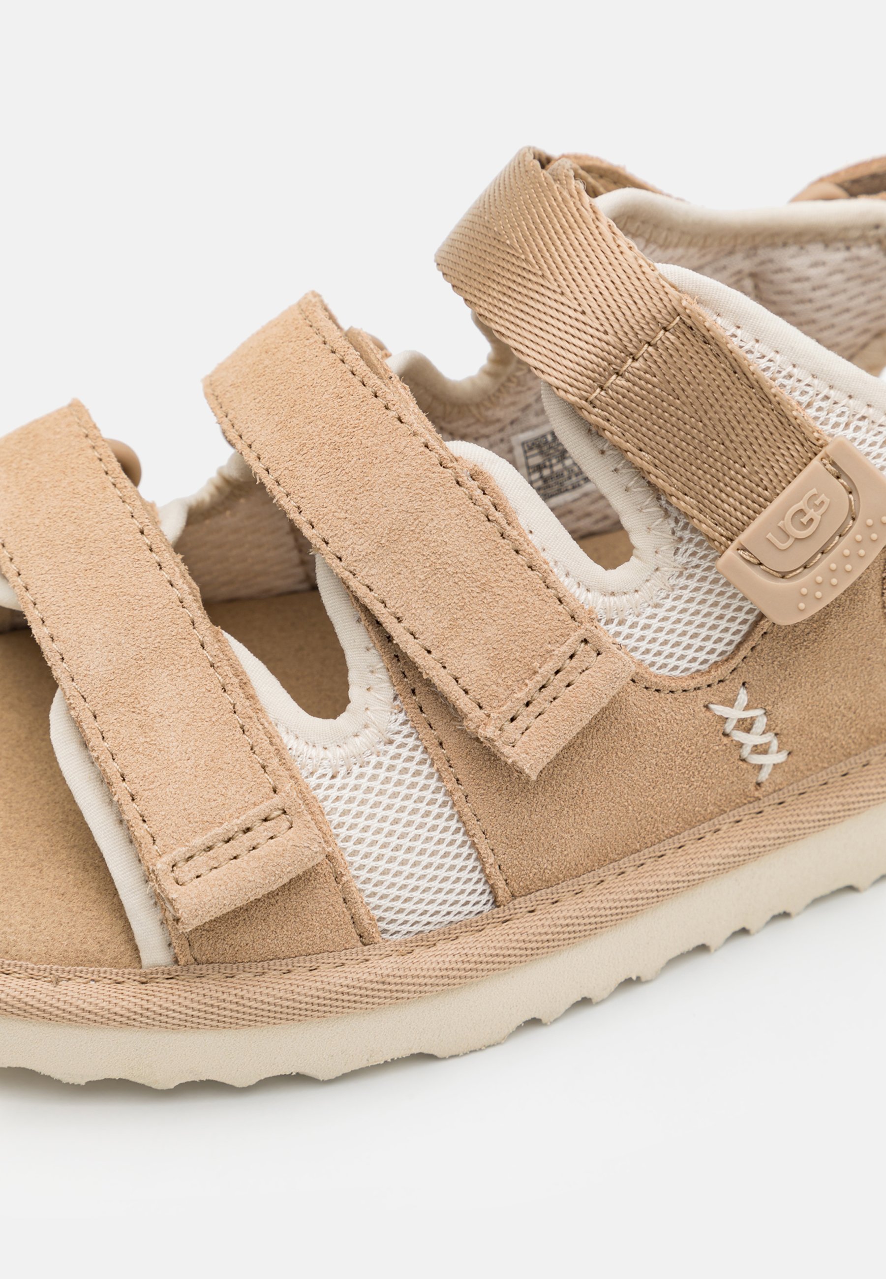 人気完売 希少29cm UGG M GOLDENCOAST MULTISTRAP Ugg M Goldencoast Multistrap Sand Sandals and FlipFlops