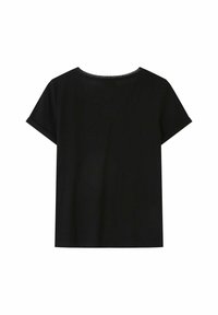 T-shirt nera a maniche corte con scollo tondo e un'accenno testurizzato al colletto, realizzata in un tessuto liscio e leggero.