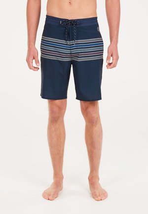 Marine zwemshorts van sneldrogend materiaal, met een horizontaal gestreepte print in lichtblauw, wit en bordeauxrood, en een trekkoord in de taille.
