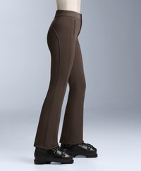 Hnědé vysoké flared kalhoty s kontrastním šitím, vyrobené z elastického materiálu. Nosit s černou obuví s přezkami.