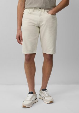 s.Oliver BERMUDA REGULAR FIT MID RISE - Denim shorts - wollweiß