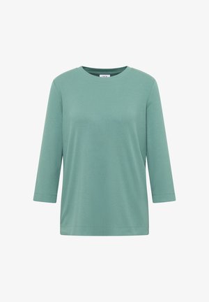 Camiseta de color verde menta, ligera, con escote redondo, mangas 3/4, textura acanalada y un corte relajado. Sin patrones o acentos prominentes.