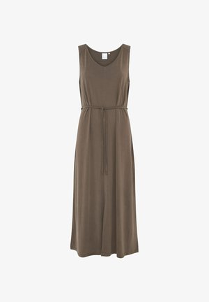 Brązowa sukienka midi bez rękawów z dekoltem w serek i cienkim paskiem wiązanym w talii, wykonana z miękkiego, lejącego się materiału.