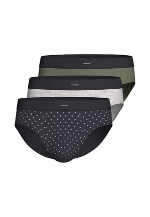 Tre slip da uomo in nero con pois bianchi, grigio chiaro tinta unita e verde oliva tinta unita, ciascuno con una fascia in vita nera etichettata "IMPETUS".