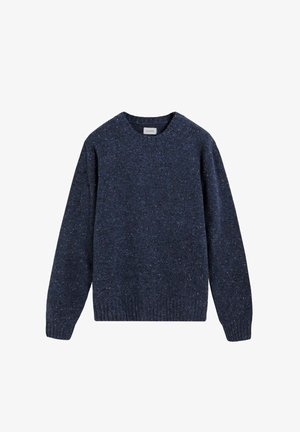Suéter azul marino con un patrón de tejido texturizado, cuello redondo y puños y dobladillo acanalados. Fabricado con una mezcla de tejidos para añadir profundidad.