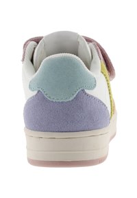 Sneaker con tomaia in pelle bianca, dettagli in suede multicolore nei colori menta, viola, giallo e rosa. Presenta una suola testurizzata e una banda a strappo.