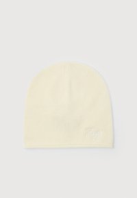 Kremowy dzianinowy beanie o delikatnej, prążkowanej strukturze, z subtelnie haftowanym logo "Hugo" blisko dolnej krawędzi.