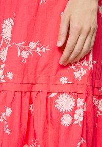 Marks & Spencer FLO CAMI TIER DRESS - Vestido de dia - coral mix