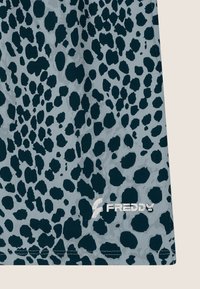 Freddy Pantaloncini sportivi - leopard animalier on blue