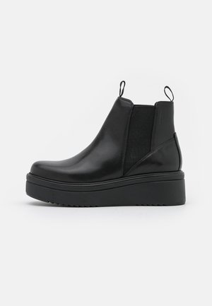 TARA - Botines con plataforma - black