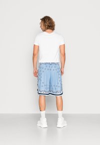 Karl Kani SERIF PAISLEY UNISEX - Shortsit - blue