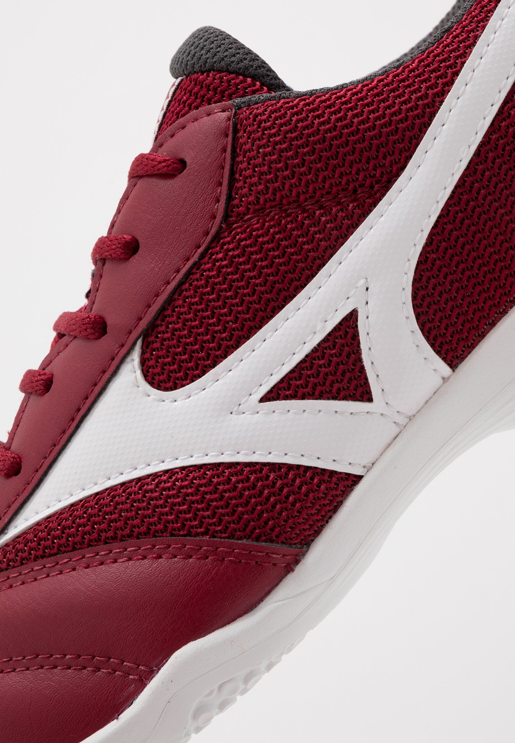 mizuno indoor football shoes