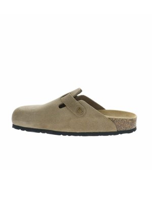 Zueco slip-on de ante beige con correa ajustable, planta de corcho y suela negra, mostrado de lado.