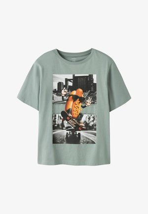 Name it, T-SHIRT REGULAR FIT - T-shirt imprimé - green milieu