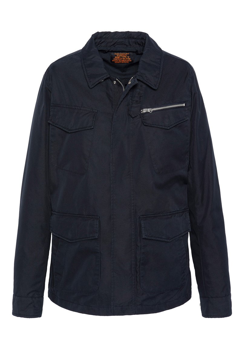 Marineblaue Jacke mit einer Reißverschlusstasche auf der Brust, zwei vorderen Klappentaschen und einem Kragen. Hergestellt aus strapazierfähigem Material mit matter Oberfläche.