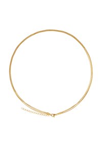 Collana in tonalità oro con più fili sottili dalla superficie liscia, fissata con un gancio a moschettone e una catena di estensione.