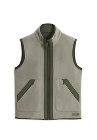 Bezrękawnik z szarego polaru z oliwkowozielonym obramowaniem, przednim zamkiem błyskawicznym, stojącym kołnierzem i dwoma przednimi kieszeniami na zamek.