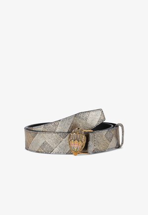 Ceinture texturée en or et en argent métallique avec un design à motif de diamant. Elle présente une boucle en forme de feuille en or ornée de bijoux.
