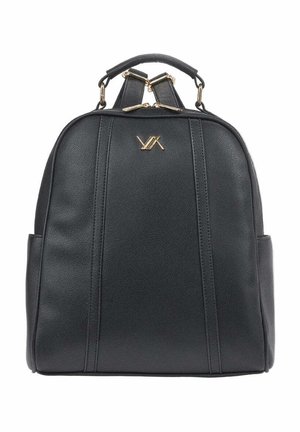 Zwarte leren rugzak met gouden rits, logo-embleem, bovenhandvat en verstelbare schouderriemen.
