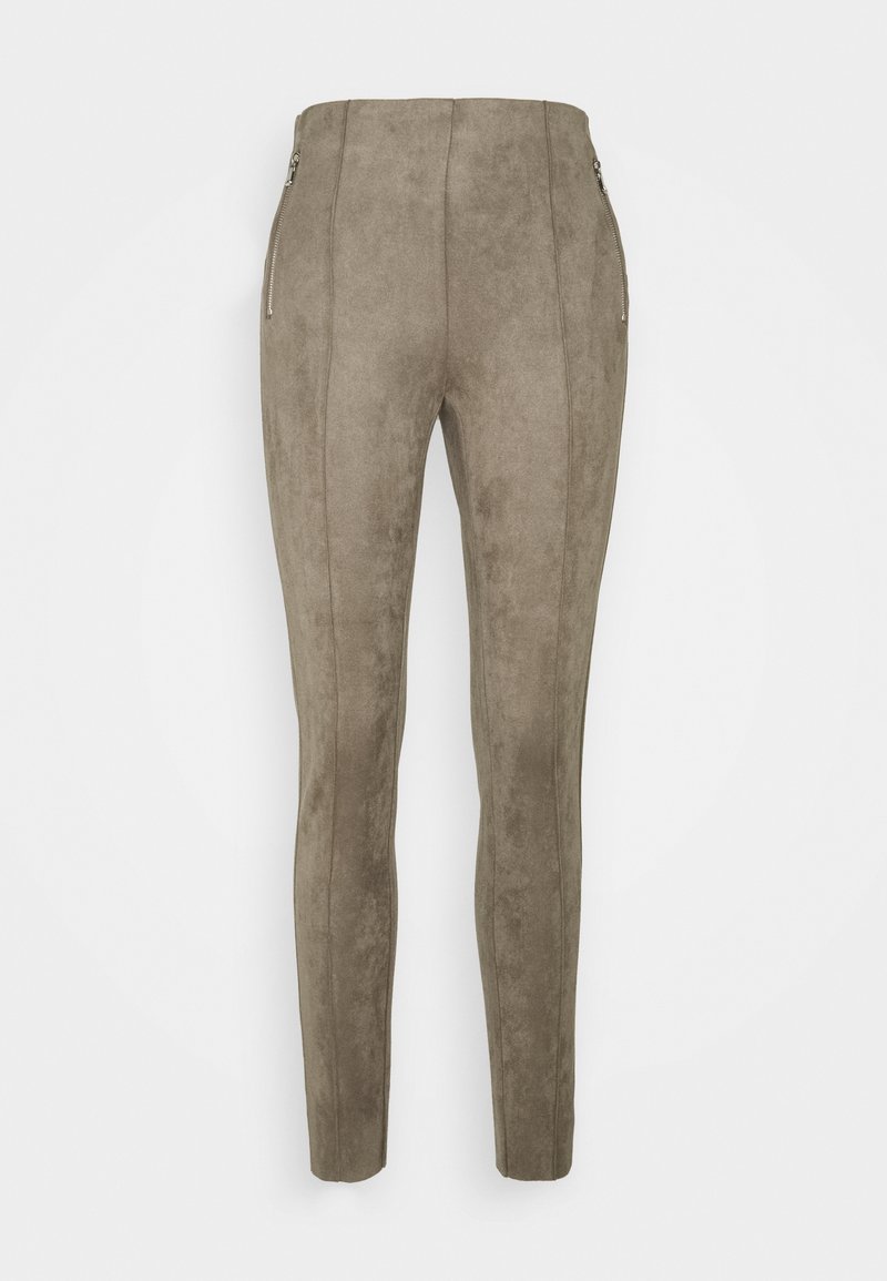 Pantalons ajustés en tissu taupe doux avec une texture en suède, dotés de zips latéraux et de coutures épurées pour une apparence élégante.
