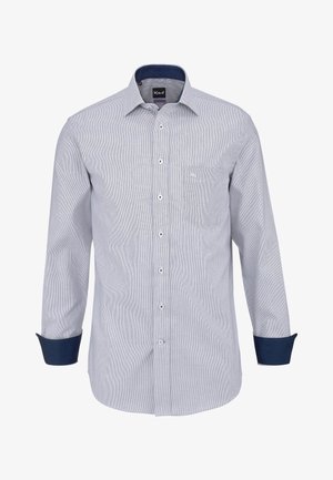 Camicia da uomo a maniche lunghe con bottoni, a righe sottili blu e bianche, colletto interno e polsini blu navy, e taschino sul petto, su sfondo bianco.